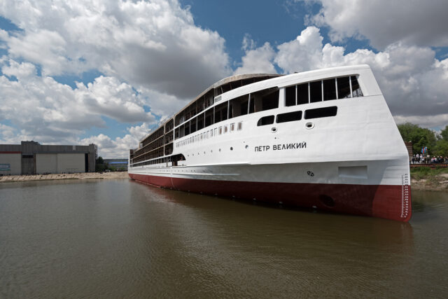 Первый за 60 лет: мегалайнер «Владимир Жириновский» достроят в Петербурге