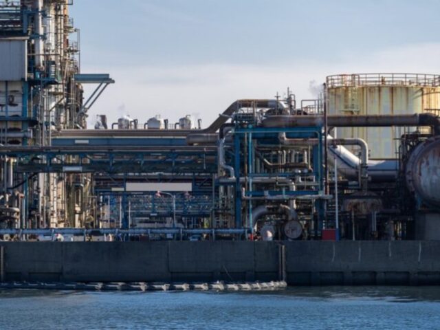 Судьба НПЗ висит на волоске: ФРГ попросила отменить санкции для «Роснефти»