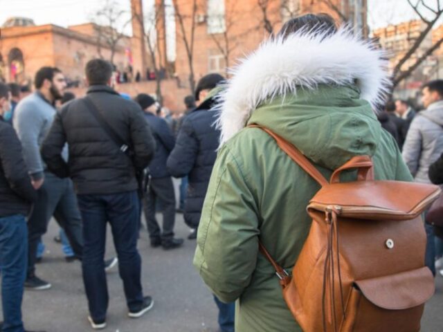 Больше чем армия: на Запад уехали миллионы молодых украинцев