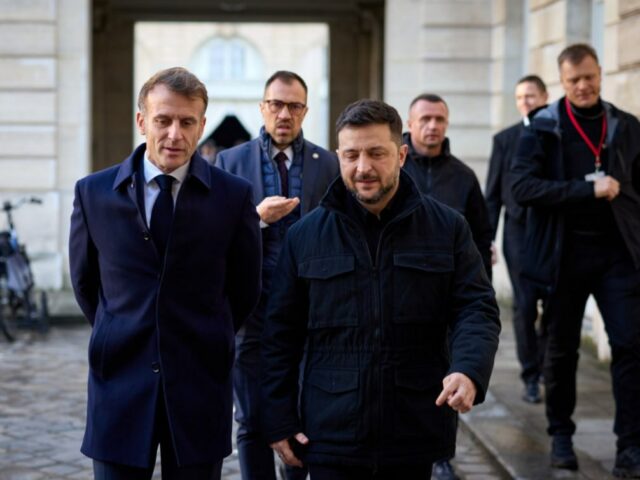 Камикадзе Макрон: во Франции назвали цену финансовой поддержки Зеленского