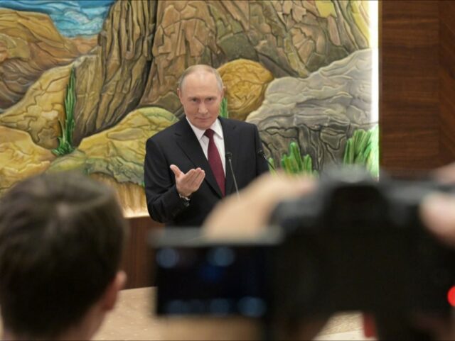 «Тайно ищут поддержку Кремля»: украинские политики потянулись к Москве