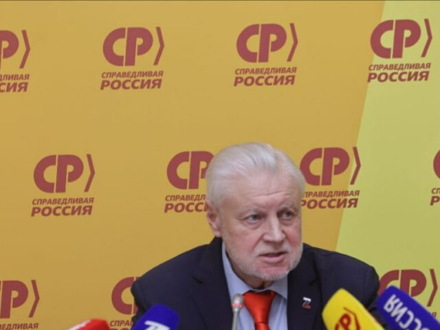 Штраф за русский Новый год: в Латвии придумали дикий способ пополнить казну