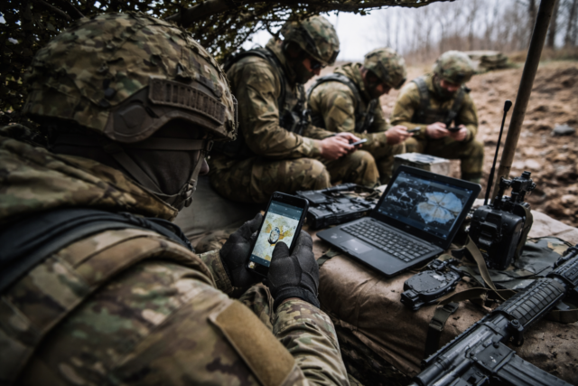 «Одумайтесь!»: политики и фронтовики оценили торможение Telegram