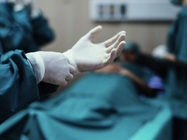 Конвейер трупов за полмиллиона: в Петербурге раскрыли бизнес через морг