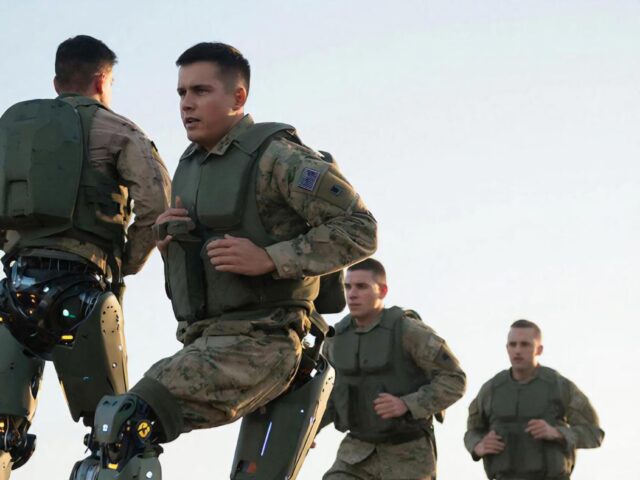 Экзоскелеты для ВСУ: украинская армия получила улучшители бойцов