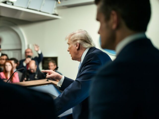 «Глупые люди»: Трамп напал на журналистов за позицию по Ирану